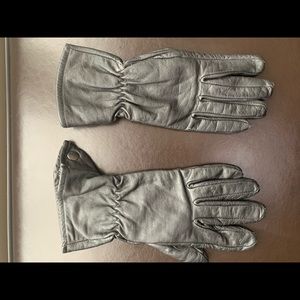Riding gloves